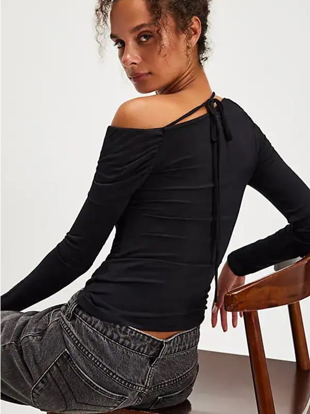 Geel Leo off the shoulder top